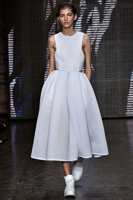 纽约时装周最美18条裙子-服装潮流搭配-服装设计网